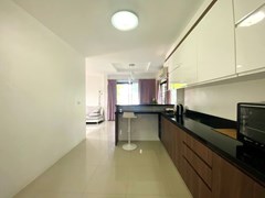 House for rent East Pattaya showing the cabinet and breakfast bar 