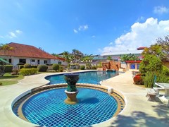 House for rent East Pattaya showing the communal pool 