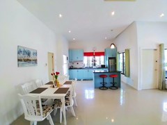 House for rent East Pattaya showing the dining and kitchen areas 