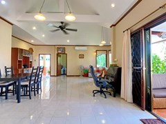 House for rent East Pattaya showing the dining area 