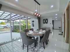 House for rent East Pattaya showing the dining area