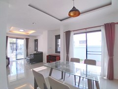 House for rent East Pattaya showing the dining area and terrace 