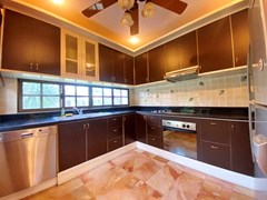 House for rent East Pattaya showing the kitchen 