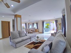 House for rent East Pattaya showing the living and dining areas 