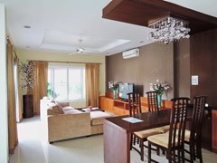 House for rent East Pattaya showing the living and dining areas 