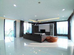 House for rent East Pattaya showing the living room 