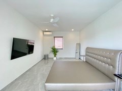 House for rent East Pattaya showing the master bedroom