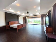 House for rent East Pattaya showing the master bedroom and balcony 