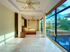 House for rent East Pattaya showing the master bedroom with pool view 