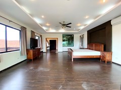 House for rent East Pattaya showing the master bedroom suite 