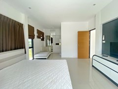 House for rent East Pattaya showing the master bedroom suite 