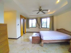 House for rent East Pattaya showing the master bedroom with walk-in wardrobes  