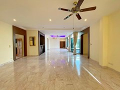 House for rent East Pattaya showing the open plan living area 