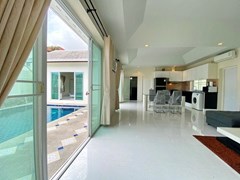 House for rent East Pattaya showing the open plan living area 