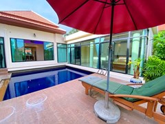 House for rent East Pattaya showing the poolside terrace 