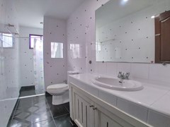 House for rent East Pattaya showing the second bathroom 