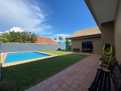 House for rent East Pattaya showing the terrace and pool 