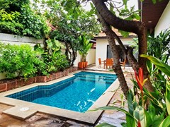House for rent Jomtien View Talay Villas showing the pool and terraces 