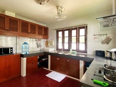 House for rent Jomtien Pattaya showing the kitchen area 