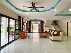 House for rent Jomtien showing the living room