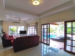 House for rent Jomtien showing the living room 