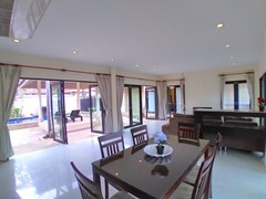 House for rent Mabprachan showing the dining and living areas 