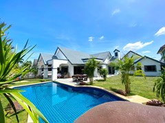 House for rent Mabprachan Pattaya showing the house and pool 