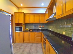 House for rent Mabprachan Pattaya showing the kitchen 