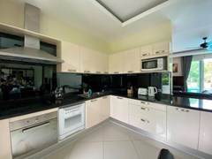 House for rent Mabprachan Pattaya showing the kitchen