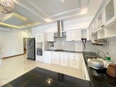 House for rent Mabprachan Pattaya showing the kitchen 