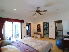 House for rent Mabprachan Pattaya showing the master bedroom