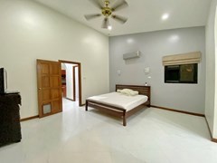 House for rent Mabprachan Pattaya showing the master bedroom 