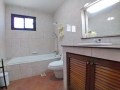 House for rent Mabprachan Pattaya showing the second bathroom 