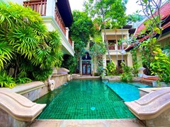 House for rent Na Jomtien showing the pool and house 