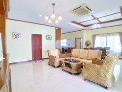 House for rent North Pattaya showing the living, dining and kitchen areas 