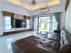 House for sale Pattaya showing the living room 