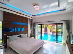 House for sale Pattaya showing the master bedroom pool side