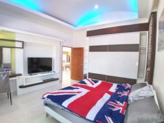 House for sale Pattaya showing the third bedroom with wardrobes 