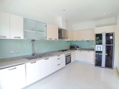 House for rent at The Vineyard Pattaya showing the kitchen 