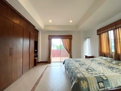 House for rent East Pattaya showing the master bedroom and balcony 