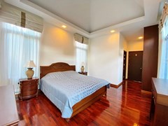 House for rent East Pattaya showing the master bedroom suite