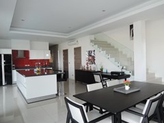 House for sale Amaya Hill Pattaya showing the dining and kitchen areas 