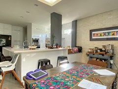 House for sale East Pattaya showing the dining and kitchen areas 