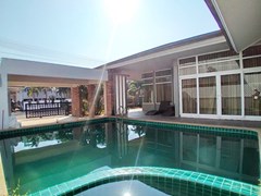 House for sale East Pattaya showing the house and pool 