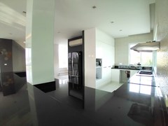 House for sale East Pattaya showing the kitchen 