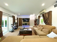 House for sale East Pattaya showing the living room