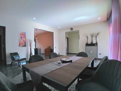 House for sale Huay Yai Pattaya showing the dining and kitchen areas 