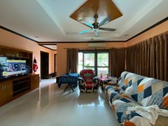House for sale Huay Yai Pattaya showing the living room 
