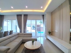 House for sale Huay Yai Pattaya showing the living room 