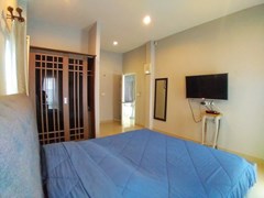 House for sale Huay Yai Pattaya showing the master bedroom 